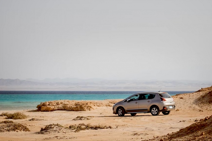 Van woestijnwegen tot duikplekken. Tips voor autoverhuur om de verborgen kusten van Dubai te verkennen